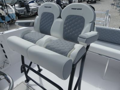2026 Twin Vee 240 GFX2 - Photo 12
