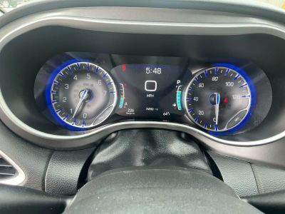 2024 Chrysler Pacifica — photo 10 view