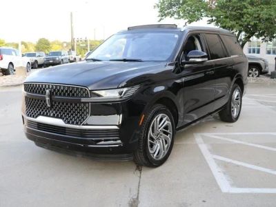 2025 Lincoln Navigator — side profile view