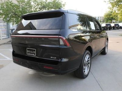 2025 Lincoln Navigator — detail view