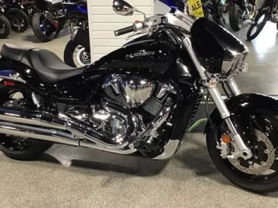2025 Suzuki Boulevard M109R — front three-quarter view
