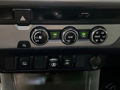 2018 Toyota Tacoma — photo 21 view