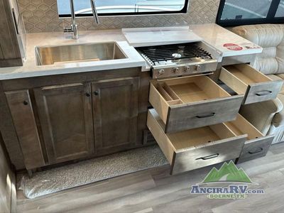 2025 Tiffin Motorhomes Byway - Photo 12