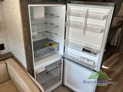 2025 Tiffin Motorhomes Byway - Photo 13