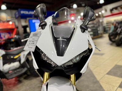 2026 Honda CBR1000RR - Photo 2