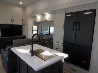 2026 Grand Design Momentum G-Class - Photo 8