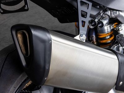 2022 Aprilia Tuono V4 Factory 1100 - Photo 23