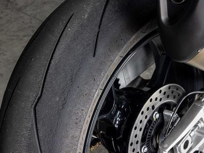 2022 Aprilia Tuono V4 Factory 1100 - Photo 24