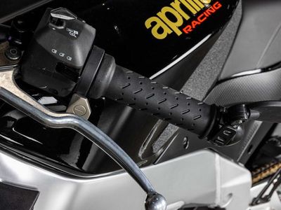 2022 Aprilia Tuono V4 Factory 1100 - Photo 11