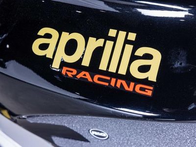 2022 Aprilia Tuono V4 Factory 1100 - Photo 17