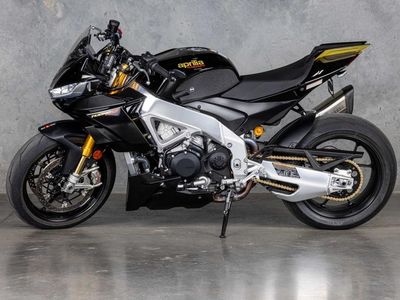 2022 Aprilia Tuono V4 Factory 1100 - Photo 2