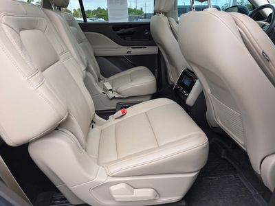 2022 Lincoln Aviator — photo 13 view