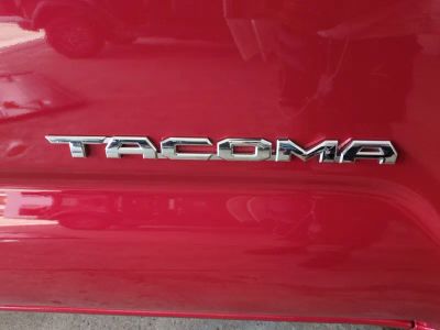2018 Toyota Tacoma — photo 13 view