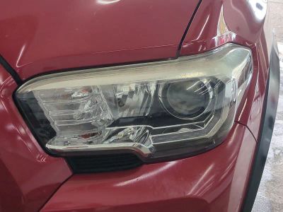 2018 Toyota Tacoma — photo 10 view