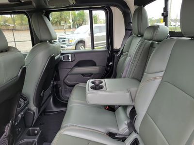2024 Jeep Gladiator - Photo 25