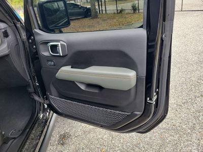 2024 Jeep Gladiator - Photo 33