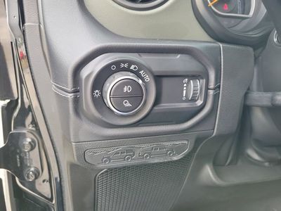2024 Jeep Gladiator - Photo 12