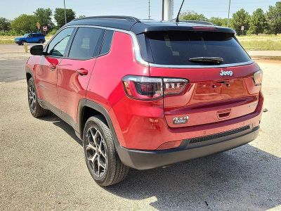 2025 Jeep Compass — detail view