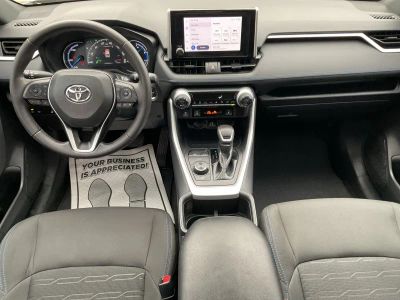 2025 Toyota RAV4 — photo 12 view