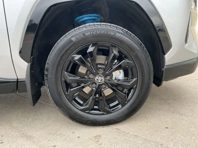 2025 Toyota RAV4 — photo 16 view