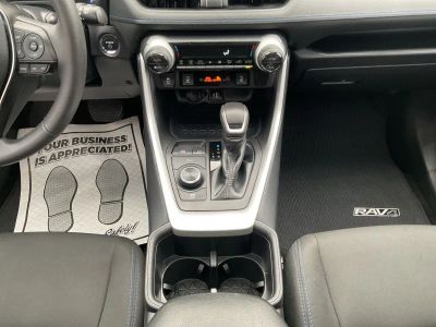 2025 Toyota RAV4 — photo 13 view
