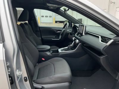 2025 Toyota RAV4 — photo 15 view