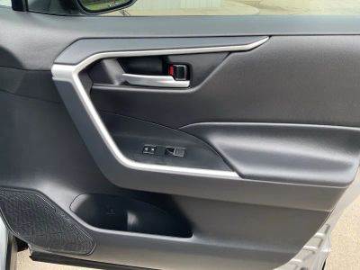 2025 Toyota RAV4 — photo 21 view