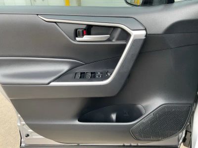 2025 Toyota RAV4 — photo 20 view