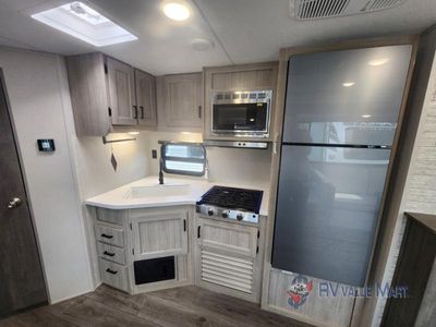 2026 Coachmen RV Catalina Summit Series 8 - Photo 17
