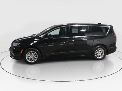 2025 Chrysler Pacifica - Photo 4
