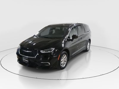 2025 Chrysler Pacifica - Photo 3