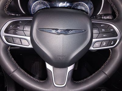 2025 Chrysler Pacifica - Photo 12