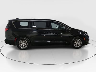 2025 Chrysler Pacifica - Photo 8