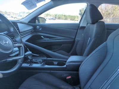 2022 Hyundai Elantra - Photo 2