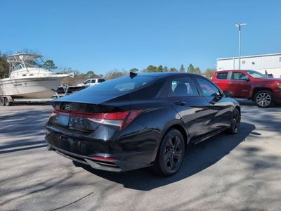 2022 Hyundai Elantra - Photo 3