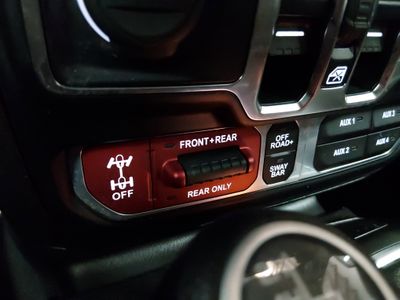 2024 Jeep Wrangler — photo 16 view
