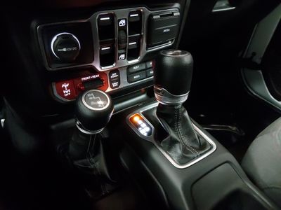 2024 Jeep Wrangler — photo 19 view