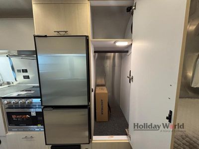 2026 Airstream Flying Cloud - Photo 14