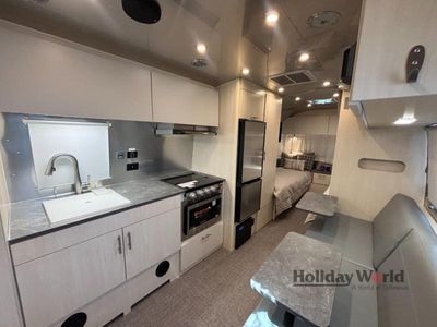 2026 Airstream Flying Cloud - Photo 4