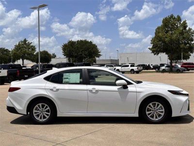 2026 Toyota Camry - Photo 3
