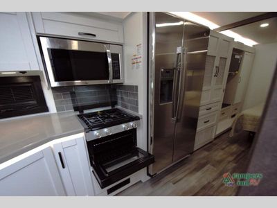 2026 Entegra Coach Vision XL — photo 25 view
