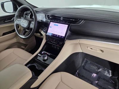 2025 Jeep Grand Cherokee — photo 37 view