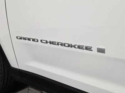 2025 Jeep Grand Cherokee — photo 12 view
