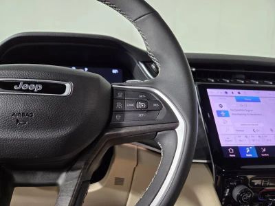 2025 Jeep Grand Cherokee — photo 17 view