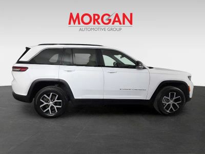 2025 Jeep Grand Cherokee — interior view