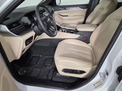 2025 Jeep Grand Cherokee — photo 13 view