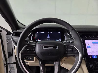 2025 Jeep Grand Cherokee — photo 14 view