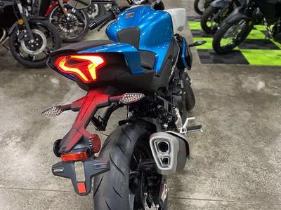 2025 CFMOTO 450NK - Photo 4