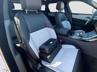 2026 Land Rover Range Rover Velar — photo 15 view