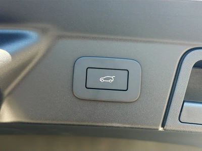 2026 Land Rover Range Rover Velar — photo 13 view